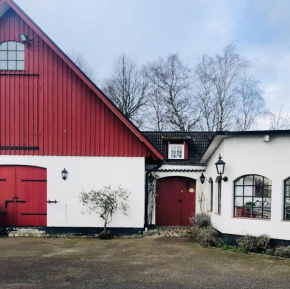 Stort rymligt boende med två sovrum och pentry i lantlig miljö in Höllviken